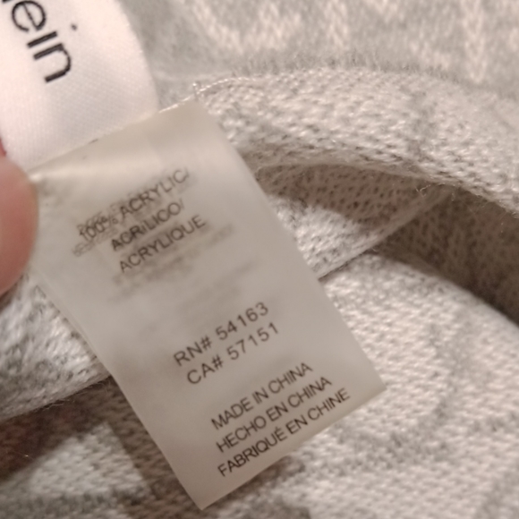 Calvin Klein scarf - Picture 4 of 8